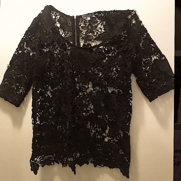 Black flowered embroidered quarter sleeve top!🖤💋 - Picture 2 of 2